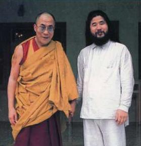 Asahara with dalai lama.jpg