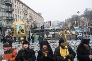 Maidan clergy.jpg