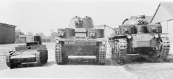 Линейка британских танков 30-х гг.: Виккерс 6-титонный, Виккерс Медиум Mk III ("16-тонный"), А1Е1 Индепендент