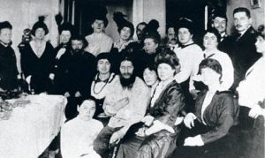 Rasputin v centre.jpg