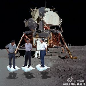 Huili-floating-chinese-government-officials-photoshops-09-moon-560x563.jpg