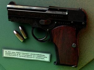 Stalin pistol2.jpg