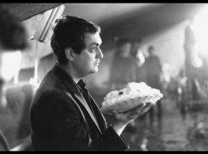 Stanley-Kubrick-preparing-the-deleted-pie-throwing-scene-for-Dr.-Strangelove.jpg