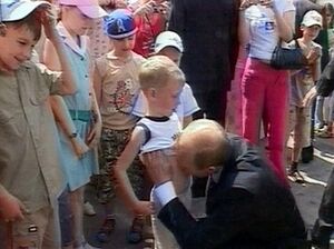Putin-kissing-boy.jpg