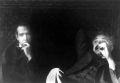 Нильс Бор и Альберт Эйнштейн размышляют на фоне ковра