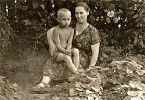 Vladimir Putin with his mother.jpg