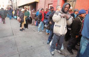 Disadvantaged-americans-queue-for-aid-in-new-york.jpg