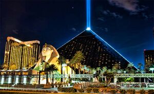 Piramida-Luksor-v-Las-Vegase.jpg