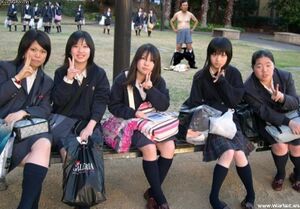 Japanese schoolgirls (5).jpg