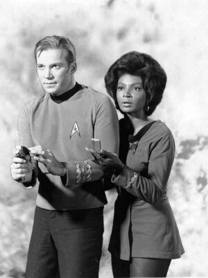 Kirk Uhura 1.jpg