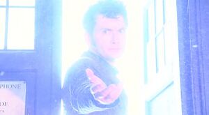 Doctor.Who.s04e02.The.Fires.Of.Pompeii.DVDRip.Rus.Eng.-1001cinema.ru-.0-42-46.882.jpg